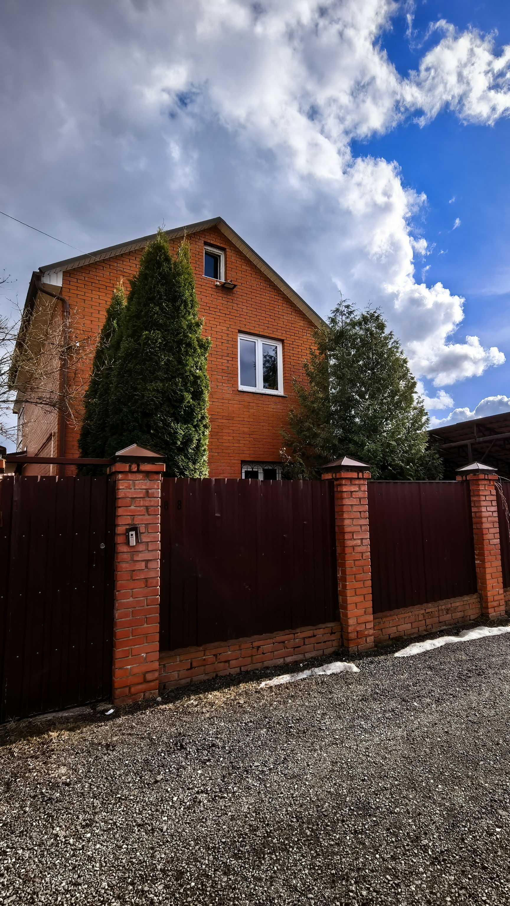 дом 120 м с отличным ремонтом,м Нахабино,6 соток