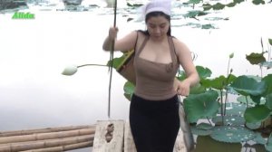 Красивая девушка на рыбалке ловит рыбу. Красивая природа. Готовит еду. #outdoors