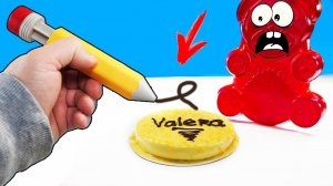 ЭТУ РУЧКУ НЕЛЬЗЯ ДАВАТЬ ЖЕЛЕЙНОМУ МЕДВЕДЮ ВАЛЕРЕ