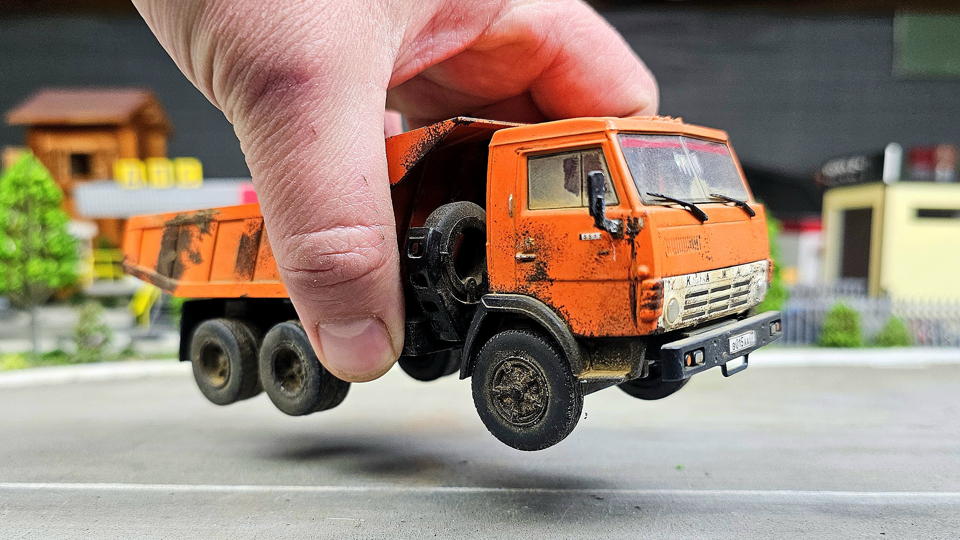 Проверяю подвеску грузовиков  модели 143. Про машинки