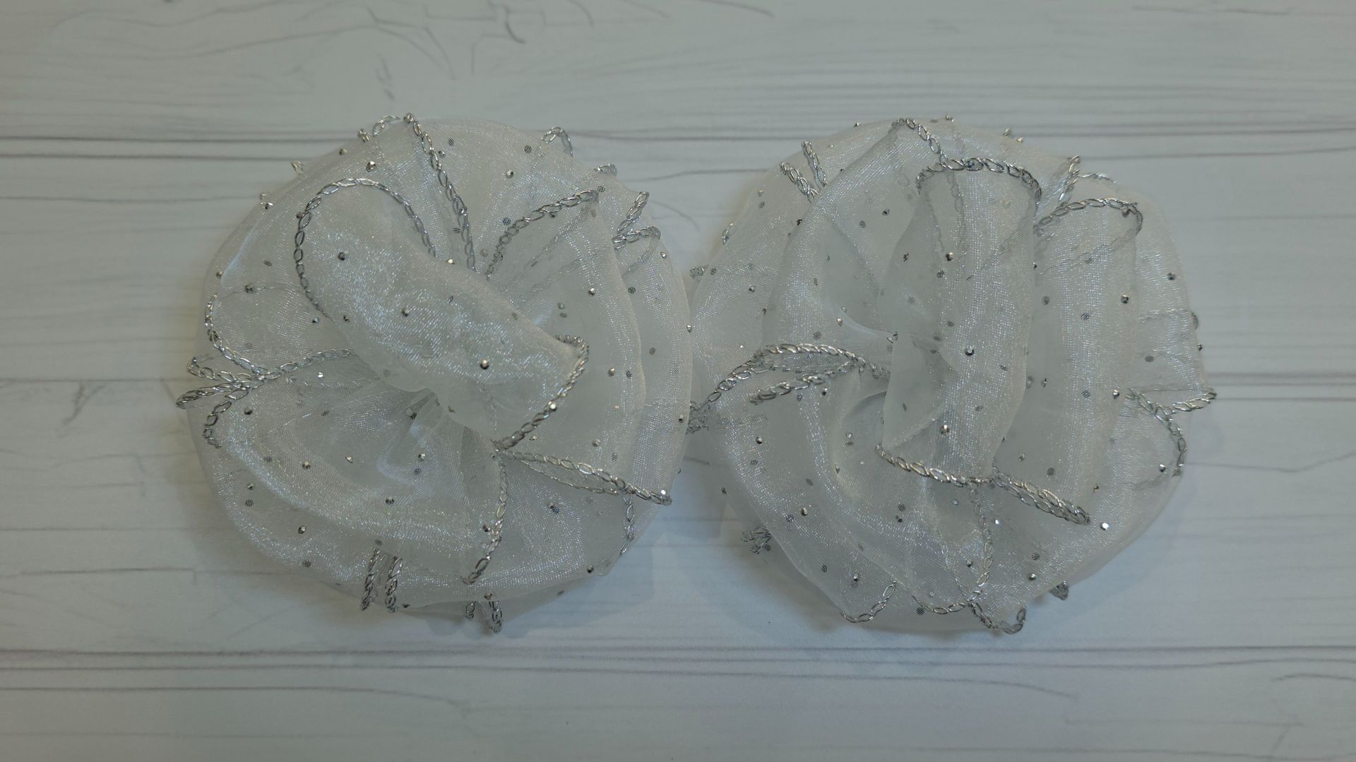 Большие, объёмные, школьные бантики из органзы, шириной 6см