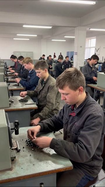 Тоска в трудах: жизнь без радости #работа #будущее #молодежь