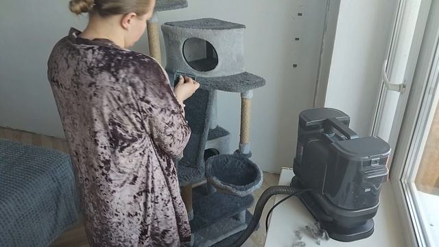 Сидела женщина скучала!