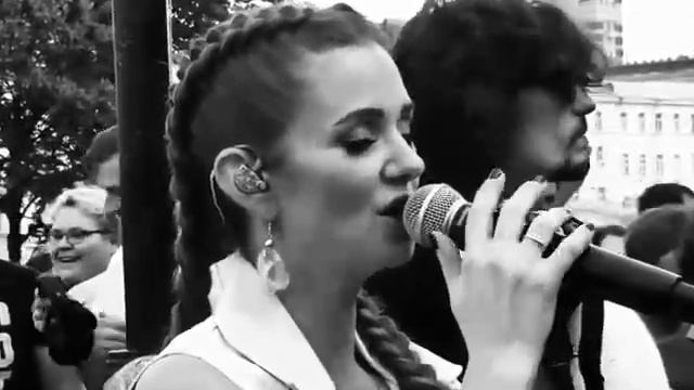 Лена Катина. Ближе.