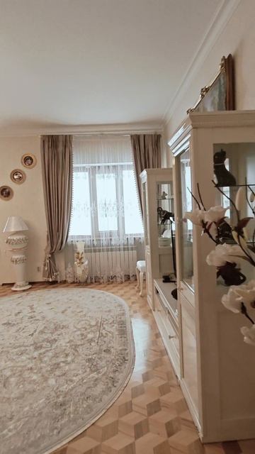 Продается дизайнерский дом с бассейном и баней на угловом участке в Пашковском районе.