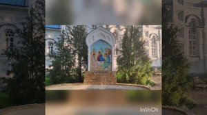 Троицкий собор, Троица, бассейн в форме сердца