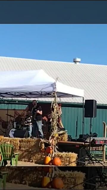 Осенняя ярмарка в Вудбридже. Живая музыка.