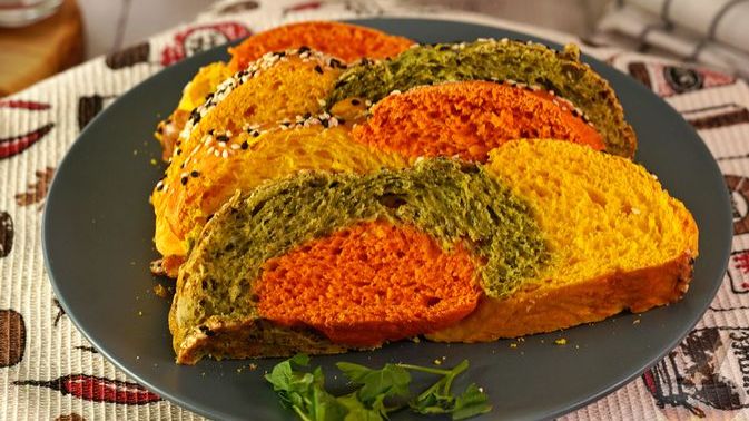 ТРЁХЦВЕТНАЯ БУЛКА-ПЛЕТЁНКА