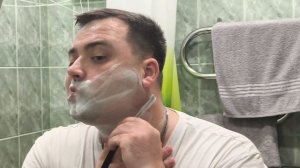 Первое бритьё опасной бритвой