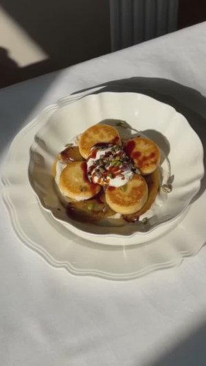 Сырники с карамелизированными бананами.