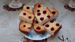 Творожная запеканка с замороженой вишней