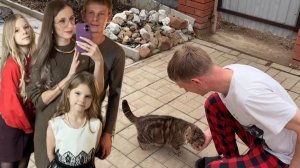 Обсуждаем с мужем куда повесим камеру наблюдения