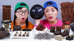 Черная еда Съедобная ложка Токпокки Шоколадный торт Мукбанг