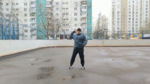 Упражнения с двуручной булавой весом 2.1 кг на спортплощадке (3)