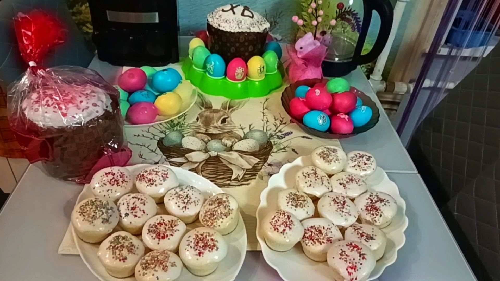 К ПАСХЕ ГОТОВЫ 😊 ЯЙЦА ПОКРАСИЛА 🥚 КУЛИЧИ НАПЕКЛА 🧁🧁🧁