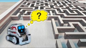 Что если робот Cozmo попадет в зеркальный лабиринт?