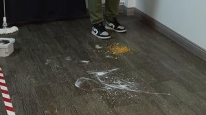 Робот против человека! Кто лучше и быстрей уберет на кухне?