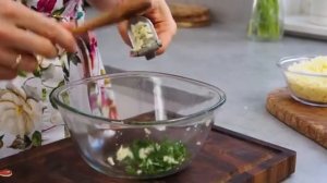 Это самая сочная куриная грудка, которую я когда-либо ела! Просто, недорого и очень вкусно.