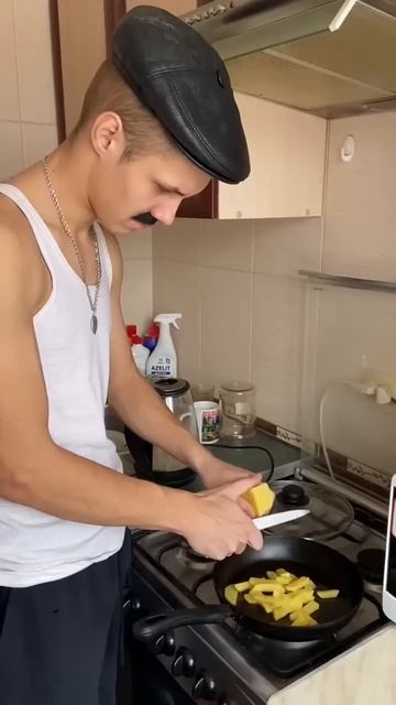 ТВОЙ БАТЯ ГОТОВИТ#shorts смотреть онлайн