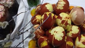 К Пасхе готовы. Яйца покрашены, куличи готовы.