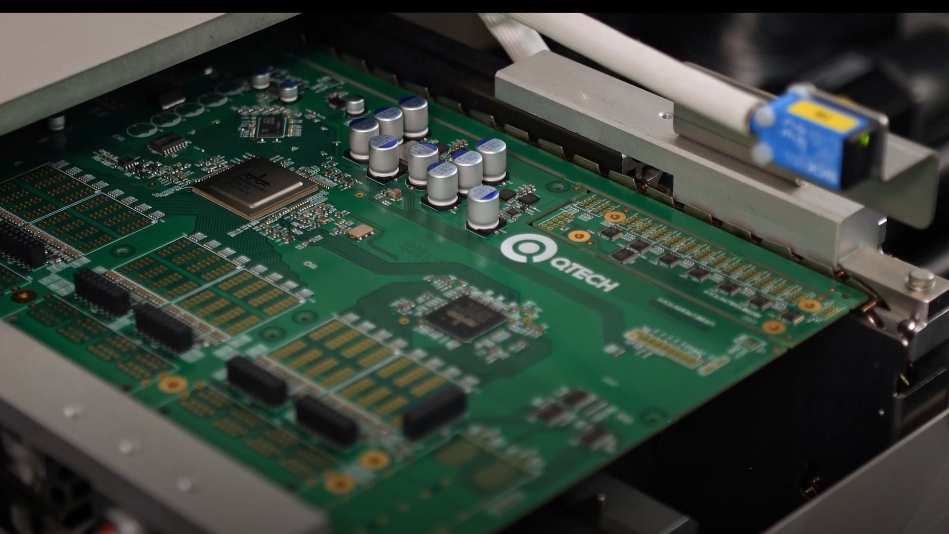 Рекламный ролик производства микросхем компании QTECH