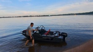 свимер 400 юнга у штурвала.