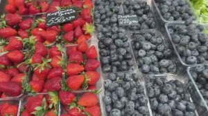 Бегаю по магазинам.Куличи по 3000₽ 🙄