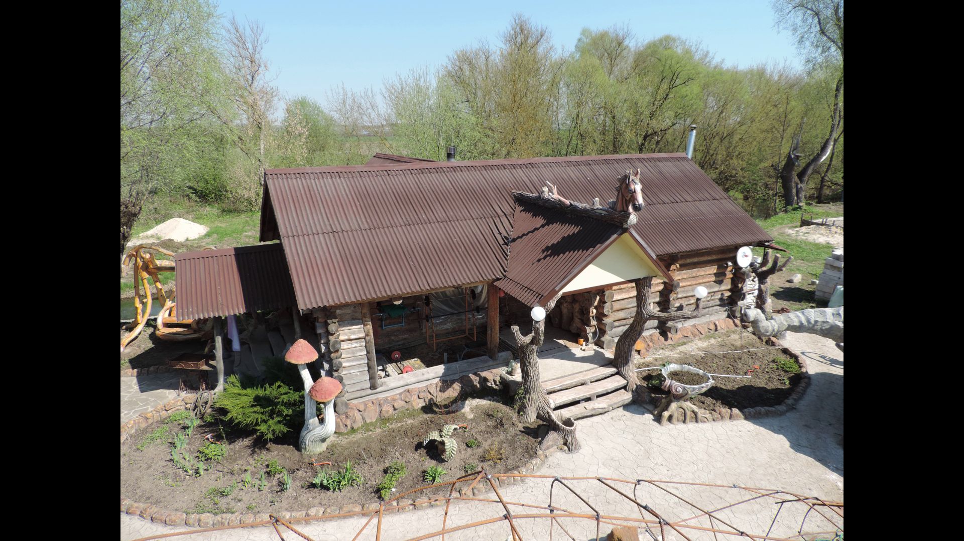 оформление деревянной  бани  арт бетоном..  как  было  и  что  стало..