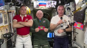 Видеоприветствие от космонавтов МКС а адрес Всемирного флешмоба-кругосветки "Русский самовар"