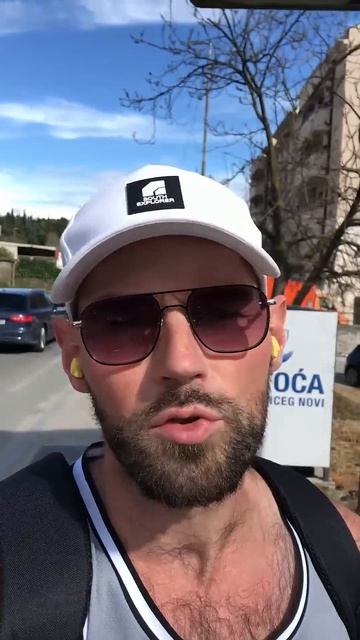 Про красивых девушек и несправедливость мира.