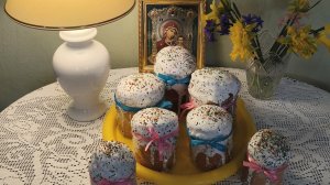 10-04-2026Готовлюсь к Пасхе, пеку куличи, крашу яйца.