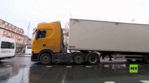 محتجون يغلقون مصفاة النفط الوحيدة في أيرلندا احتجاجا على ارتفاع أسعار الطاقة