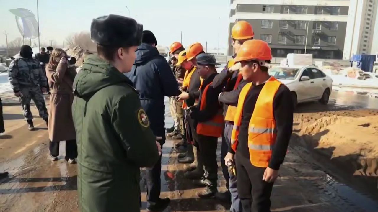 Военные следователи СК России совместно с сотрудниками полиции провели очередной рейд смотреть онлайн