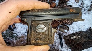 Пистолет в помойке.