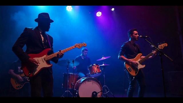 Минусовка в стиле Neo Soul a testa in giù, последовательность аккордов в тональности C - 85 bpm