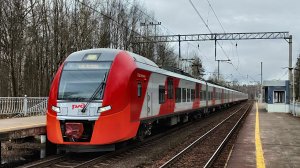 ЭС2Г 240 "Ласточка" сообщением Ораниембаум 1 - Санкт-Петербург на пл. Университетская