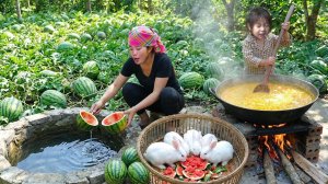 Мать-одиночка, сбор урожай арбузов. Чтобы продать его на рынке, и приготовить кашу для детей.