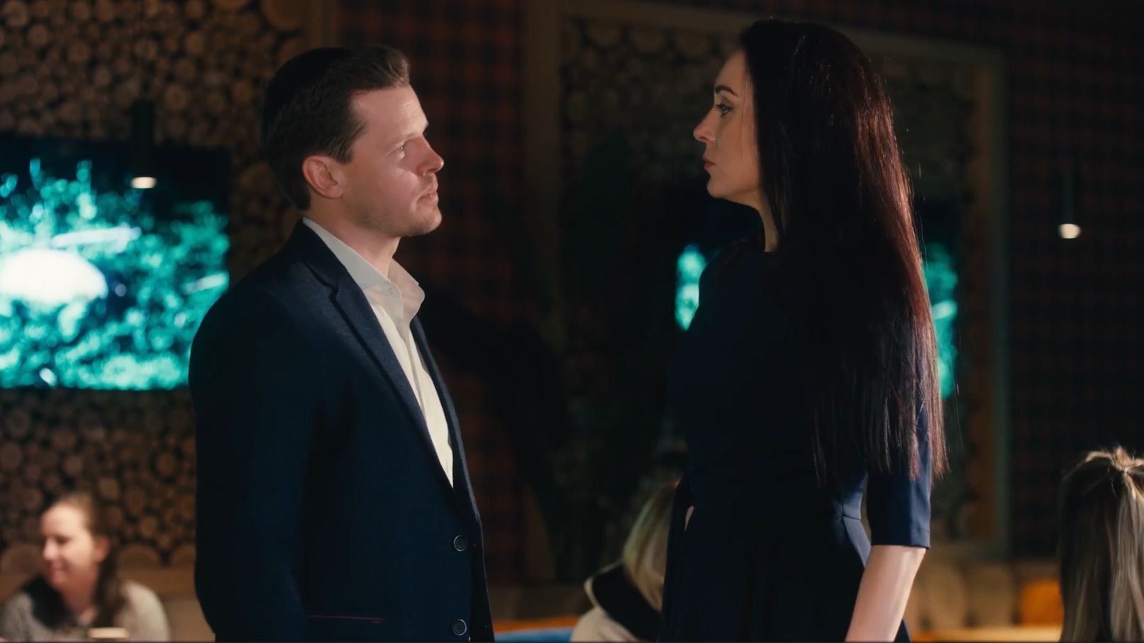 Детектив пригласил девушку на свидание, как приманку для мошенников. Неожиданный финал