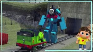 ПАРОВОЗИК ТОМАС‑РОБОТ И ЕГО ПОДРУЖКА ЗАЖИГАЮТ В ТАНЦЕ: весёлая дискотека под КОФФЕН ДЕНС! 🚂🤖💃