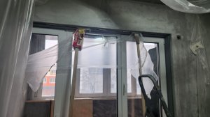 Монтаж клей-цементом безуголковых и безсиликоновых деревянных откосов лофт 🪟 🪵