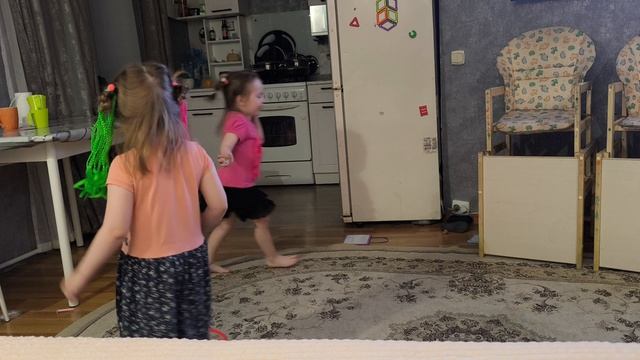 Насмотрелись видосов Ева браво. Девочки припевочки.