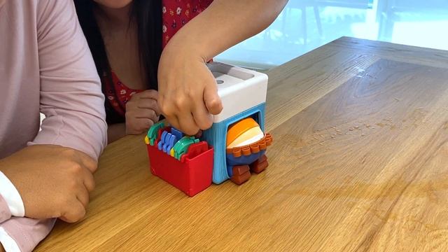 Ryan's Mommy Vs Ryan's Daddy! LOSER Eats Super SPICY Sour Food!!