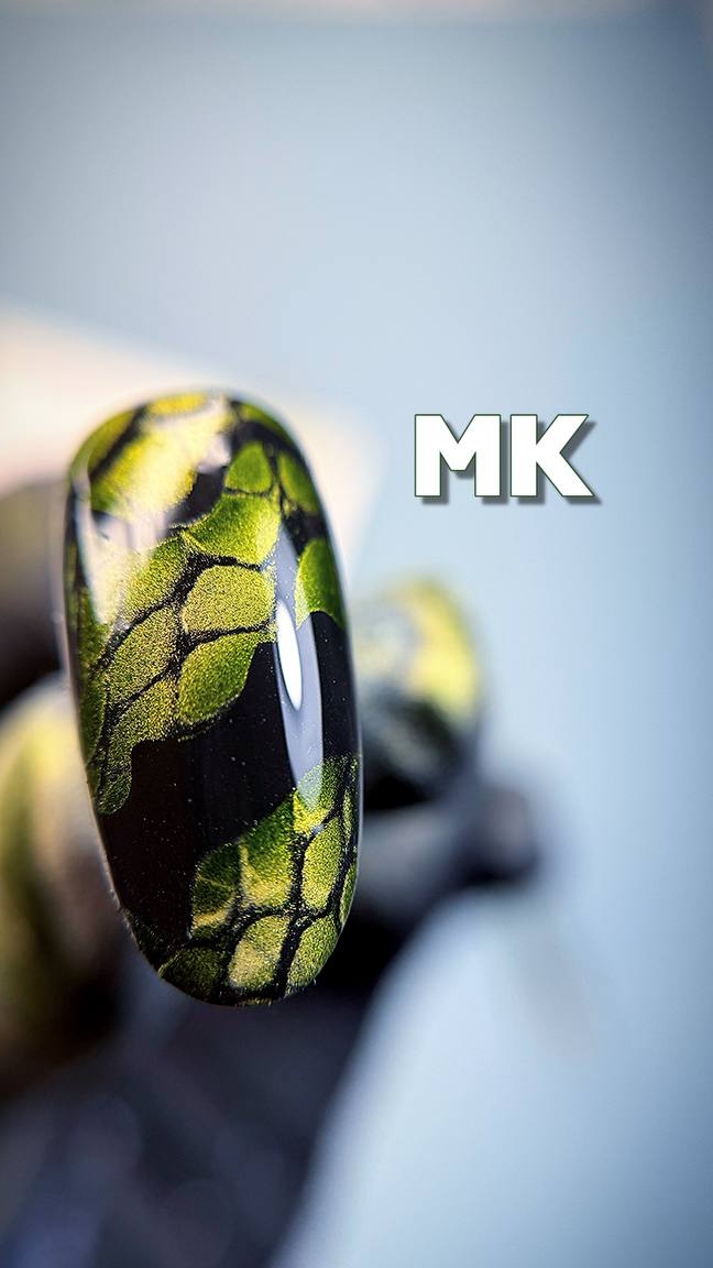 Змеиный принт аэрографом