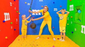 Крис и Ники вместе с мамой устроили себе увлекательный побег