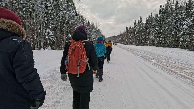 Движение вдоль дороги без тротуара