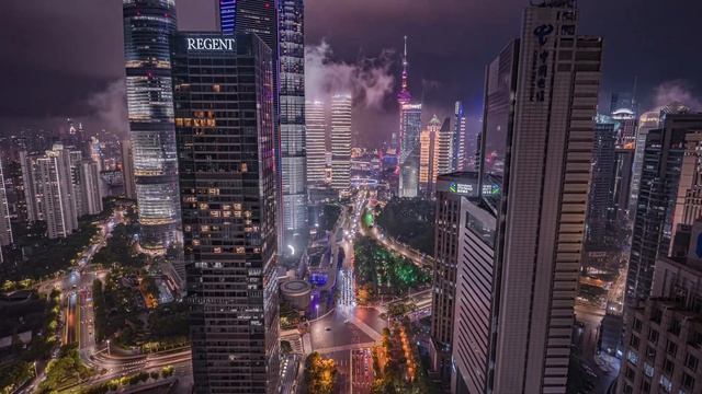 Ночной вид современного мегаполиса с высоты птичьего полета: настоящий киберпанк - Пудун, Шанхай