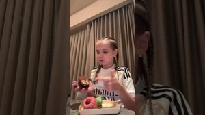 Мукбанг)) ПРОБУЕМ КОРПУСНЫЕ ДЕСЕРТЫ😋