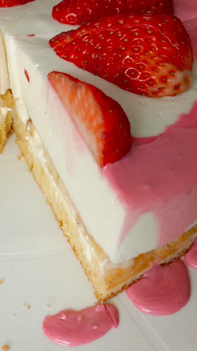 Девчонки с праздником 8-е марта!