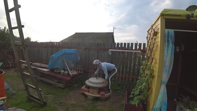 6 соток 30 августа 2021 год. Сняла чашу для фонтана с циркуля. Посадила жимолост