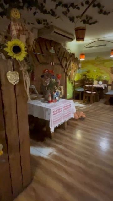 В Краснодаре есть очень уютный, в Кубанском стиле, ресторан.  Атмосфера невероятная внутри ресторана